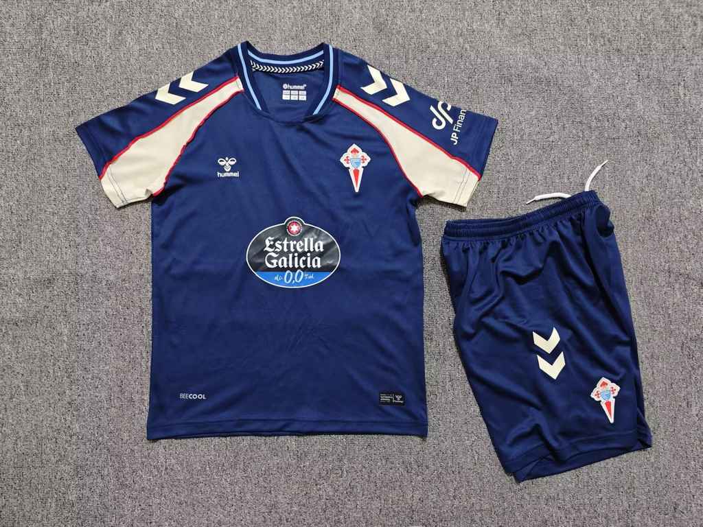 26 27 Celta away children's kit 26 27 塞尔塔 客场 孩子套件