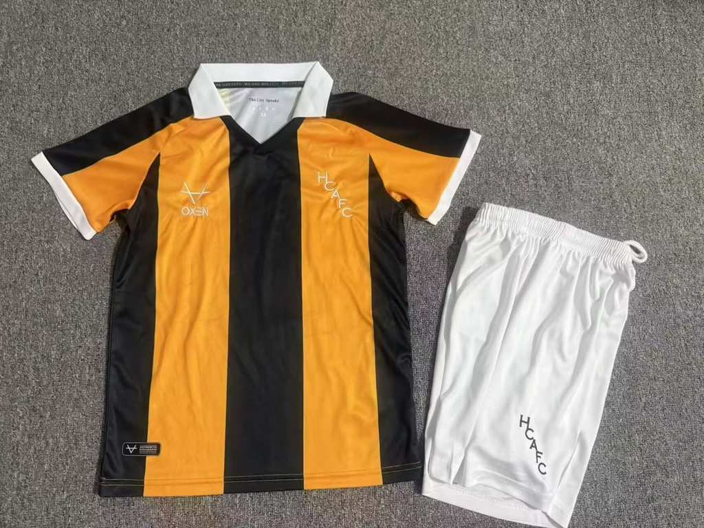 26 27 Hull City home children's kit 26 27 赫尔城 主场 孩子套件