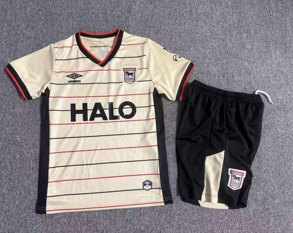 26 27 Ipswich away children's kit 26 27 伊普斯维奇 客场 孩子套件