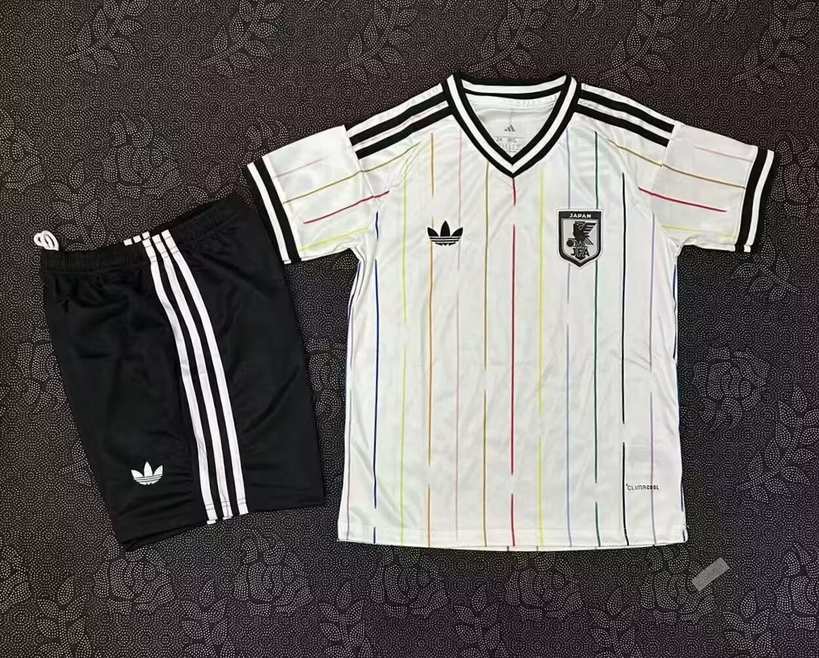 26 27 Japan away children's kit 26 27 日本 客场 孩子套件