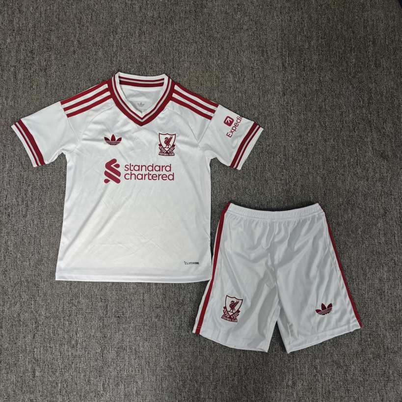 26 27 LWP away children's kit 26 27 LWP 客场 孩子套件