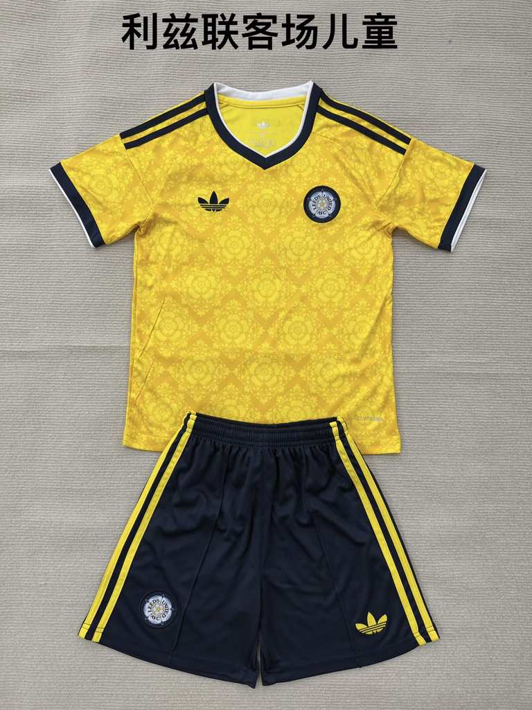 26 27 Leeds United away children's kit 26 27 利兹联 客场 孩子套装