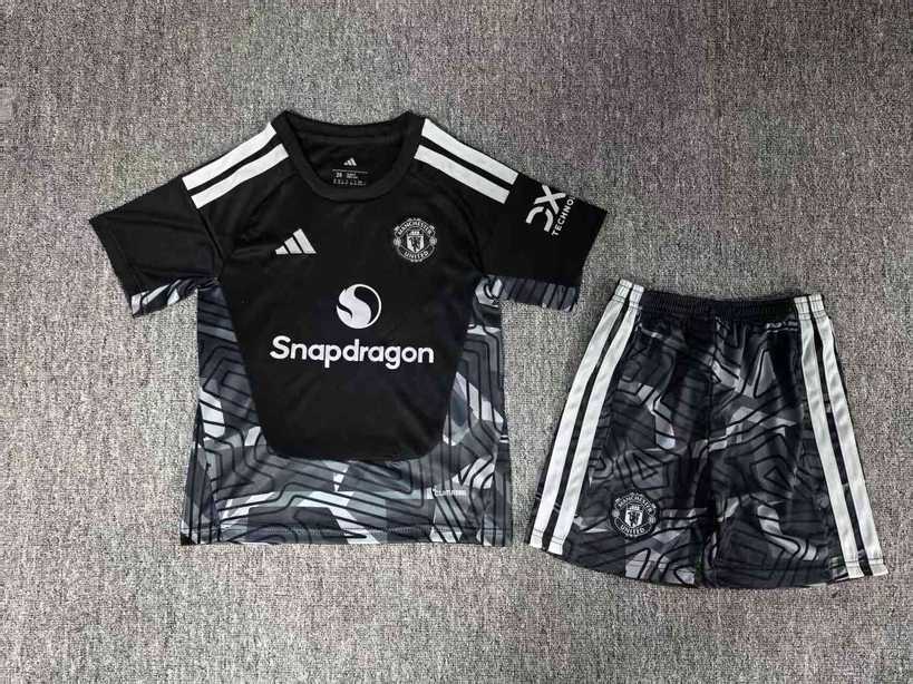 26 27 Man united goalkeeper kid kits 26 27 曼联 黑色 门将 儿童套装