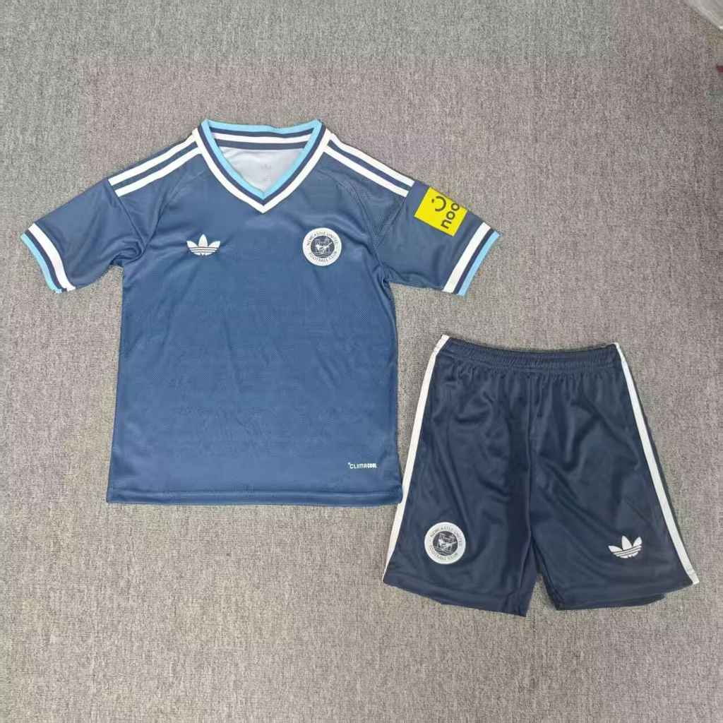 26 27 Newcastle away children's kit 26 27 纽卡斯尔 客场 孩子套件