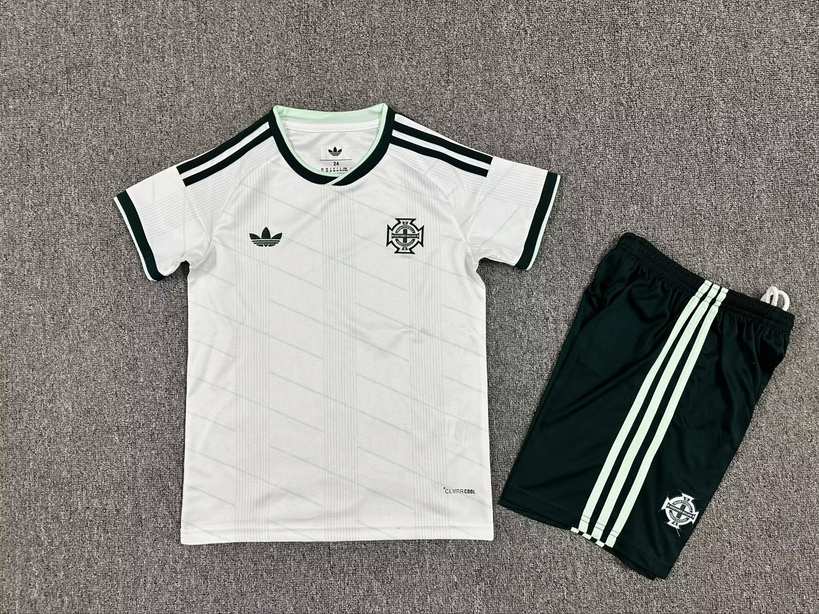 26 27 Northern Ireland away kid kits size 16-30 26 27 北爱尔兰 客场 孩子套件