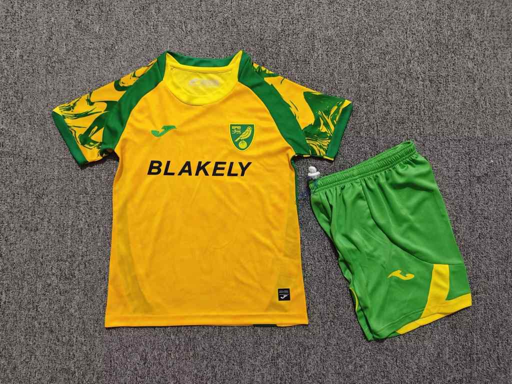 26 27 Norwich home children's kit 26 27 诺维奇 主场 孩子套件