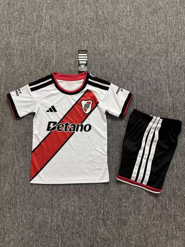 26 27 River plate Home Children's Kit 26 27 河床 主场 孩子套件