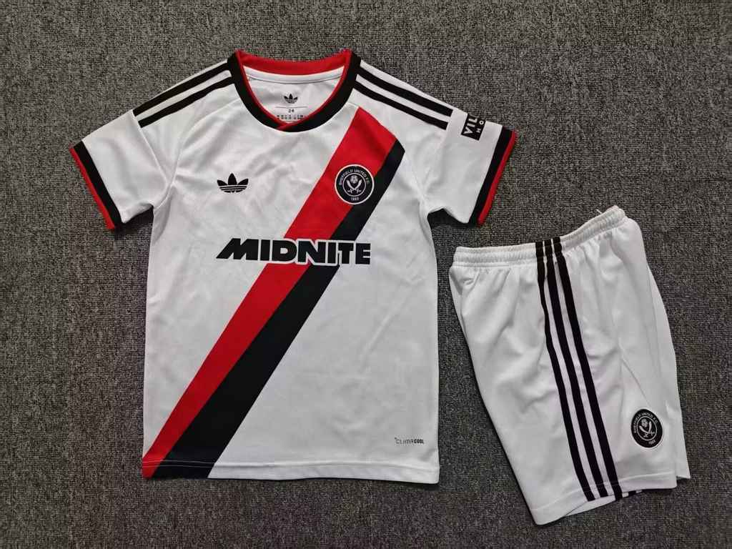 26 27 Sheffield United away children's kit 26 27 谢菲尔德联 客场 孩子套件