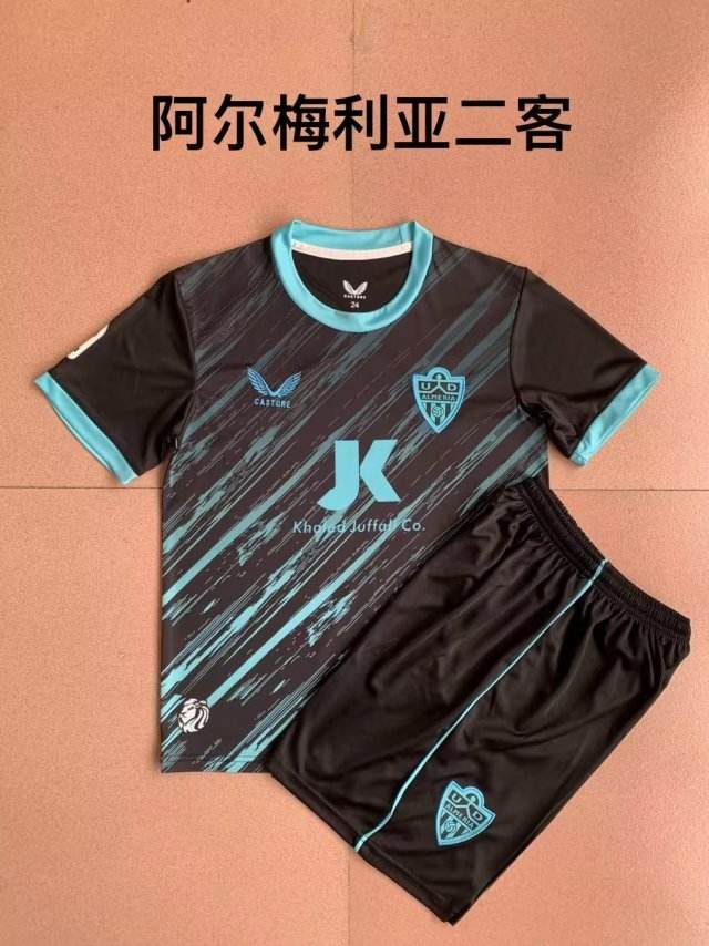 22-23 Almería third kit