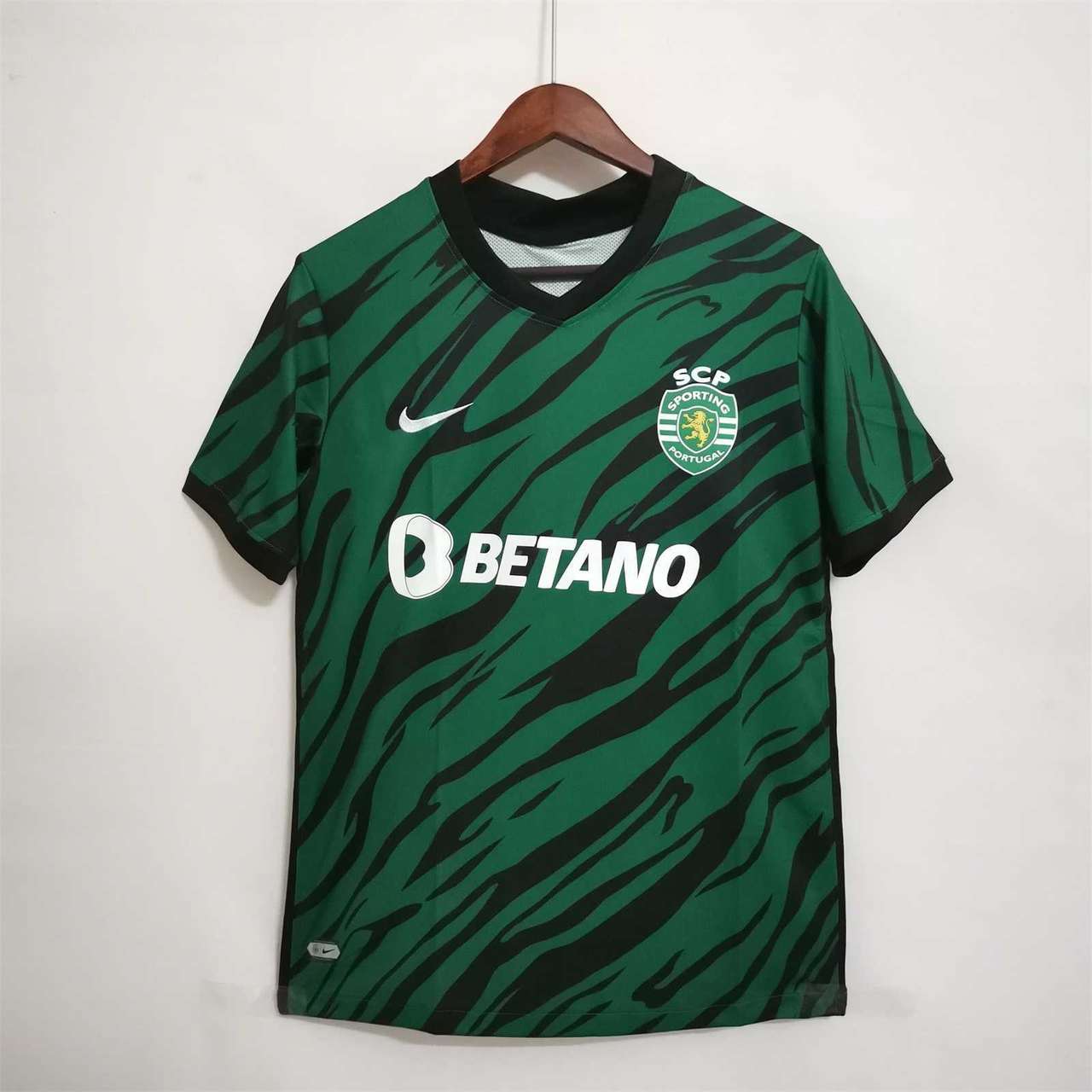 21-22 Lisbon Sporting third away