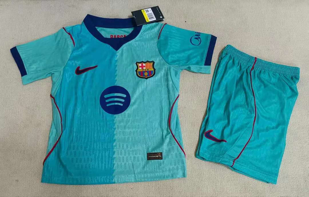 Ensemble de football enfant Barcelona — 2026/27 · Extérieur · Version joueur · tailles 16–28