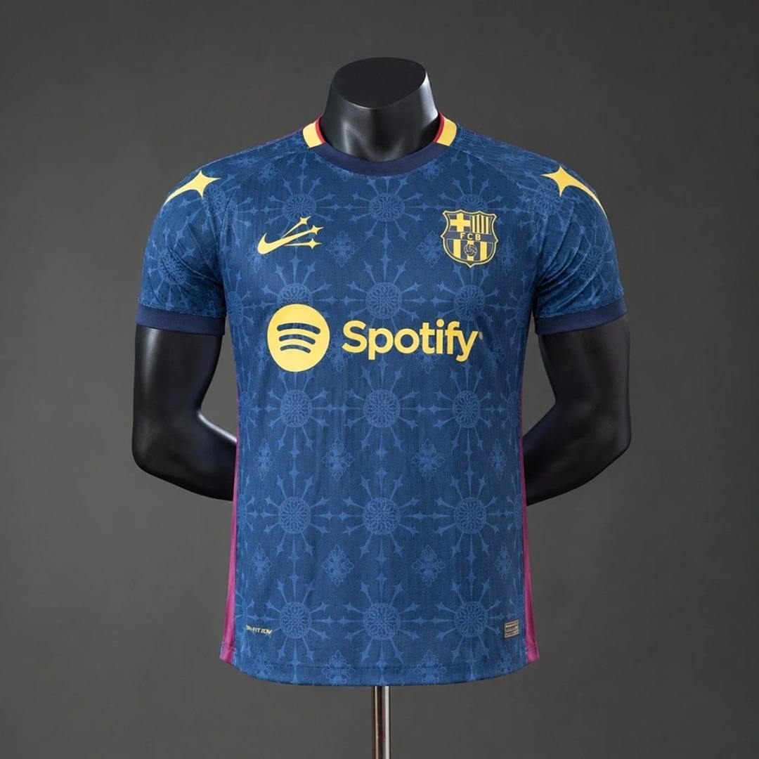 Maillot de football Barcelona X NOCTA bleu foncé édition spéciale — 2026/27 · Version joueur · tailles S–XXL