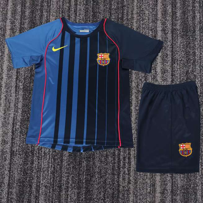 Ensemble de football enfant Barcelona — 2003/04 · Extérieur · Rétro