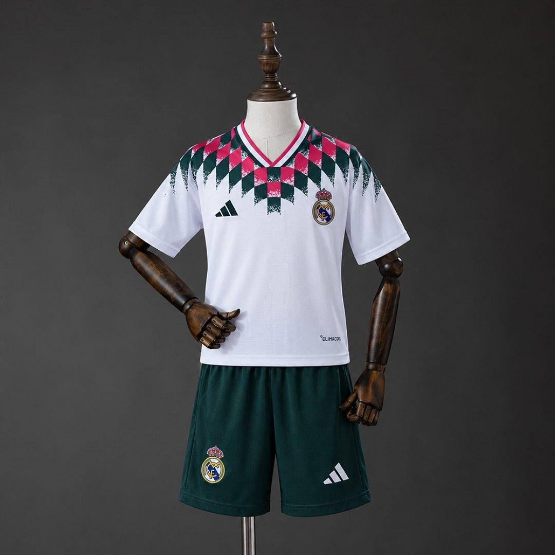 Ensemble de football enfant Real Madrid modèle blanc — 2026/27 · Rétro · tailles 16–28