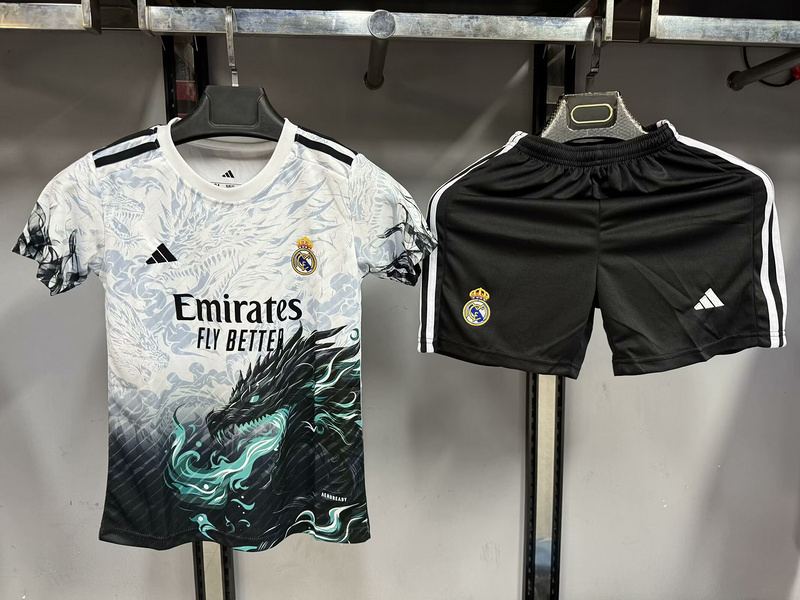 25-26 R MAD Black and White Dragon kid kit
