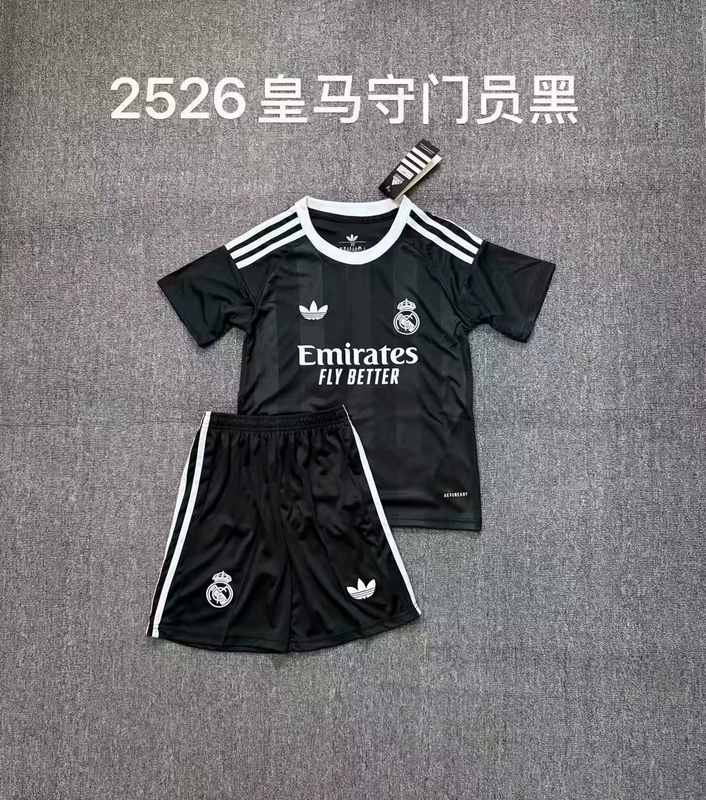 25-26 R MAD Black goalkeeper kid kit