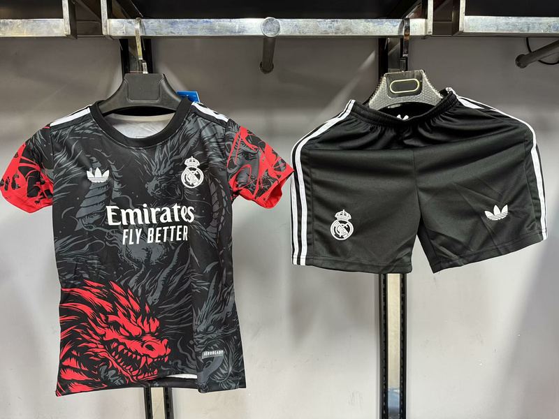 25-26 R MAD black and red dragon kid kit size 16-28