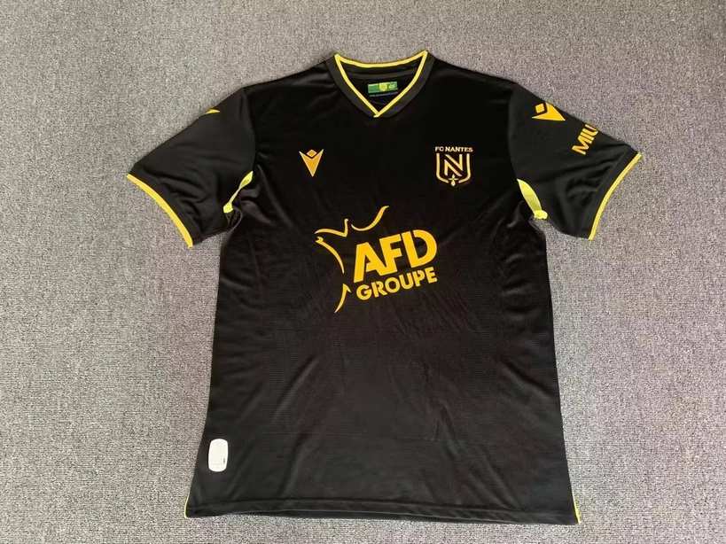 22-23 Nantes third black