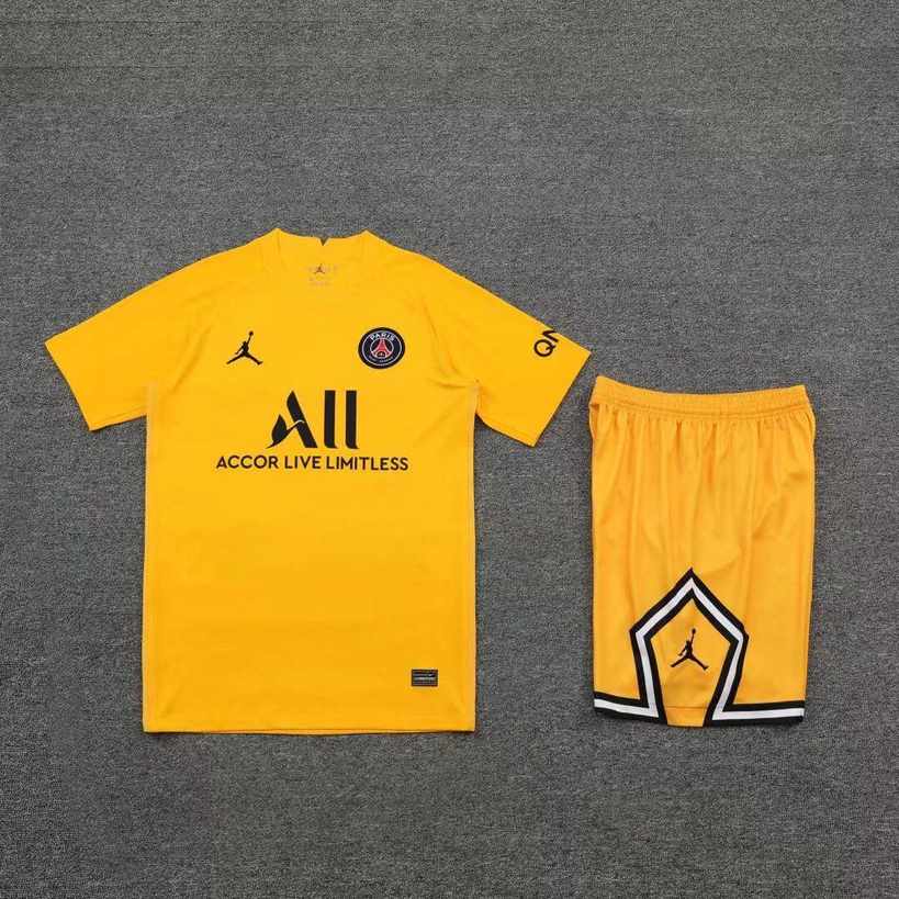 21-22 PSG yellow goalkeeper