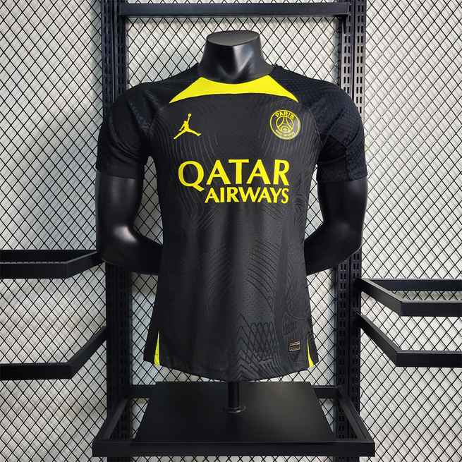23-24 PSG noir entraînement tenue version joueur