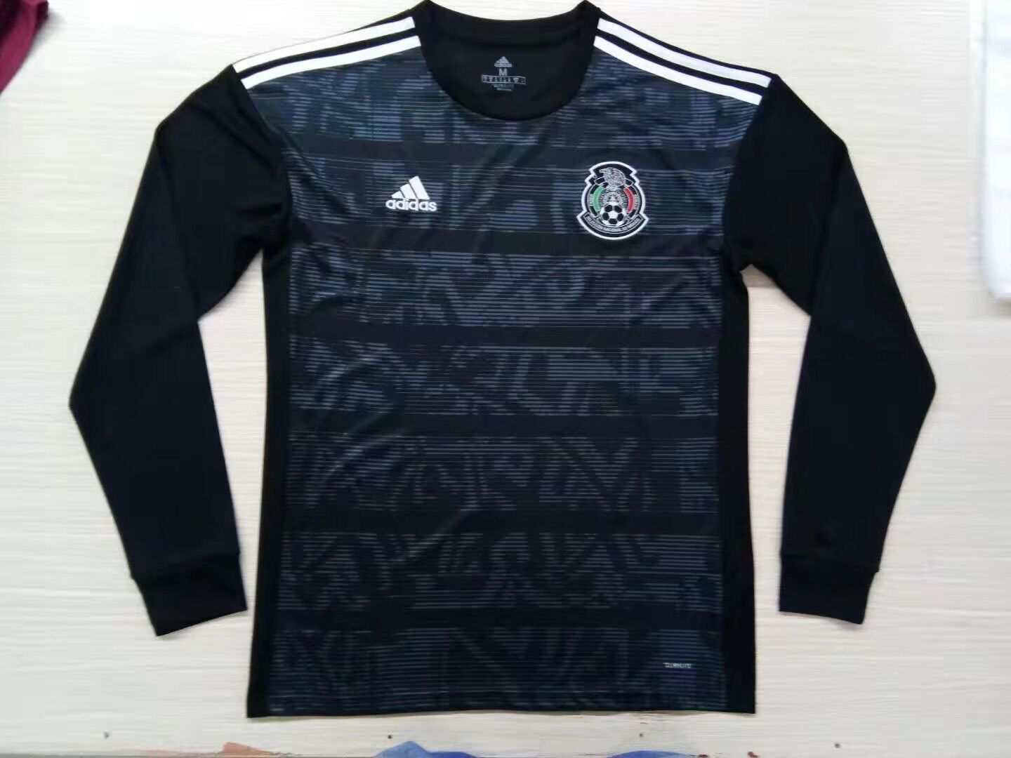 Mexican noir à manches longues 2019