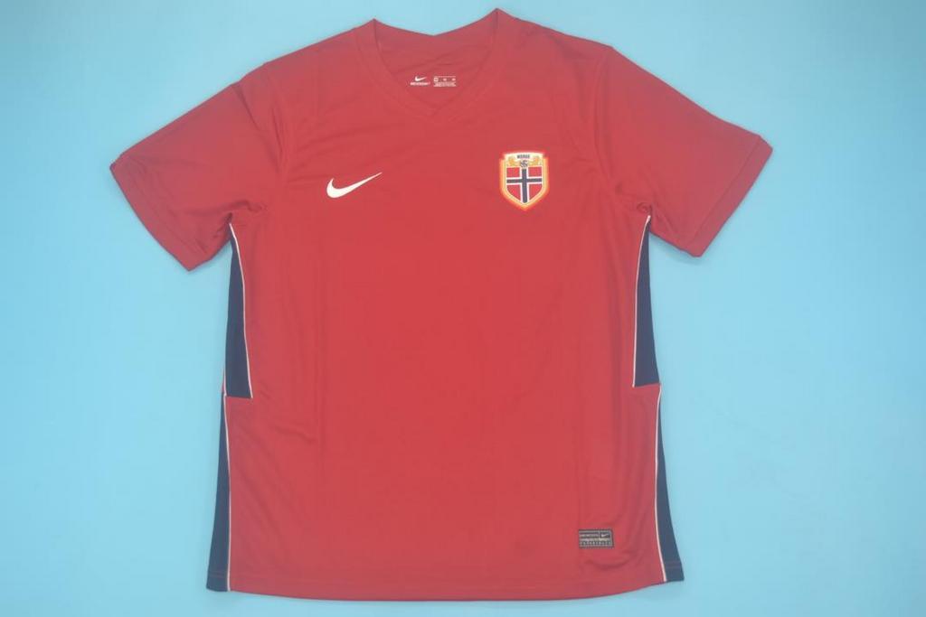 2020 Norway home red