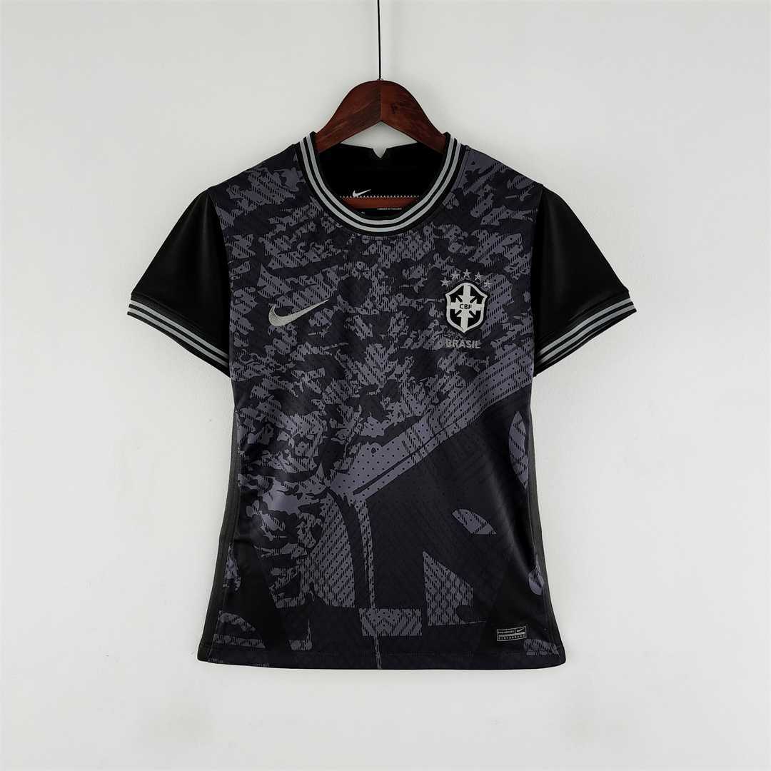 2022 Brazil woman all black