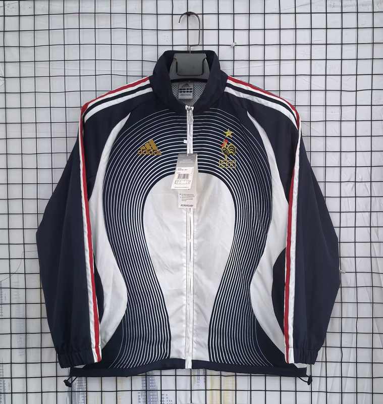 25-26 France black and white retro windbreaker