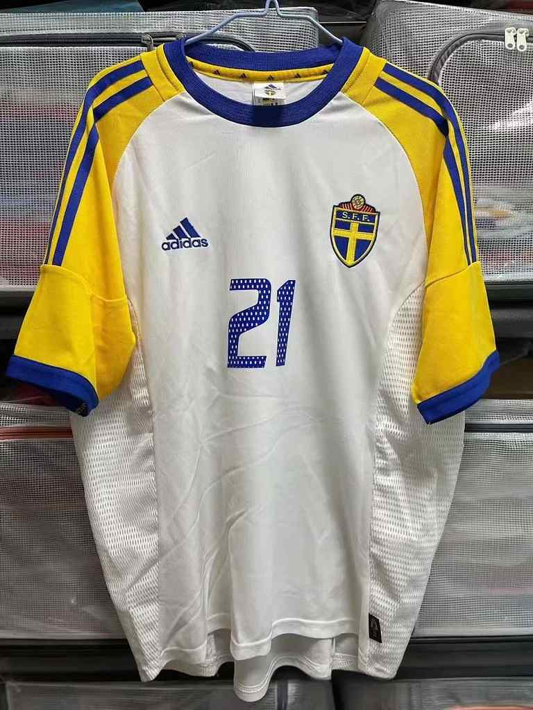 2002 Sweden Away Retro Soccer Jersey S-2XL