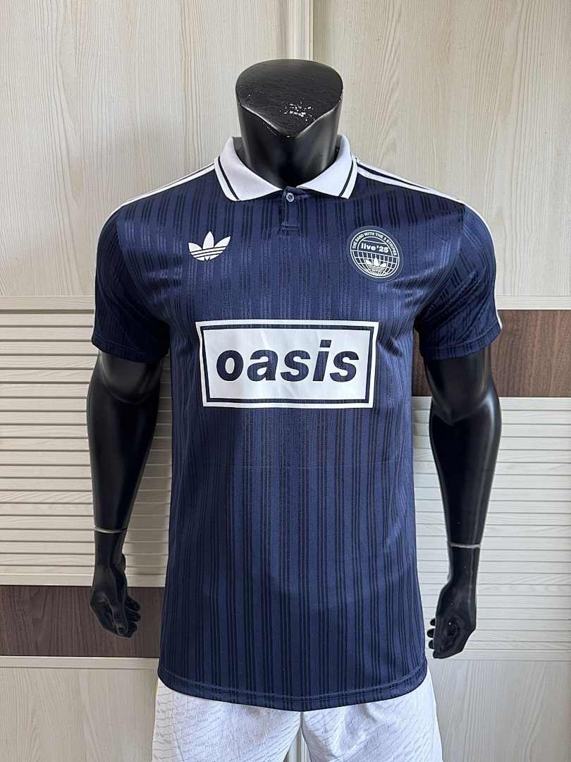 Maillot de football AD x Oasis Tour Jacquard bleu foncé font 25 — 2025/26 · Version joueur · tailles S–2XL