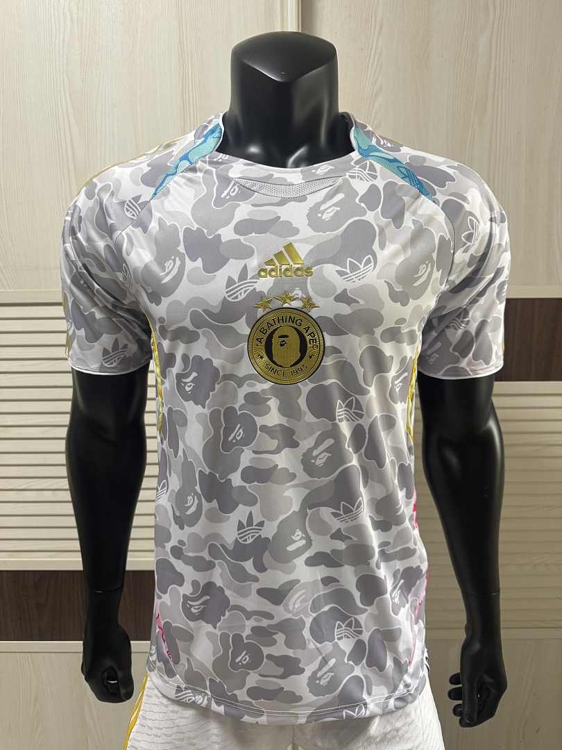 Maillot de football BAPE X ADIDAS gris et blanc — 2026 · Version joueur · tailles S–2XL