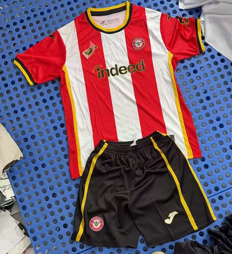 Ensemble de football enfant Brentford — 2026/27 · Domicile · tailles 16–28