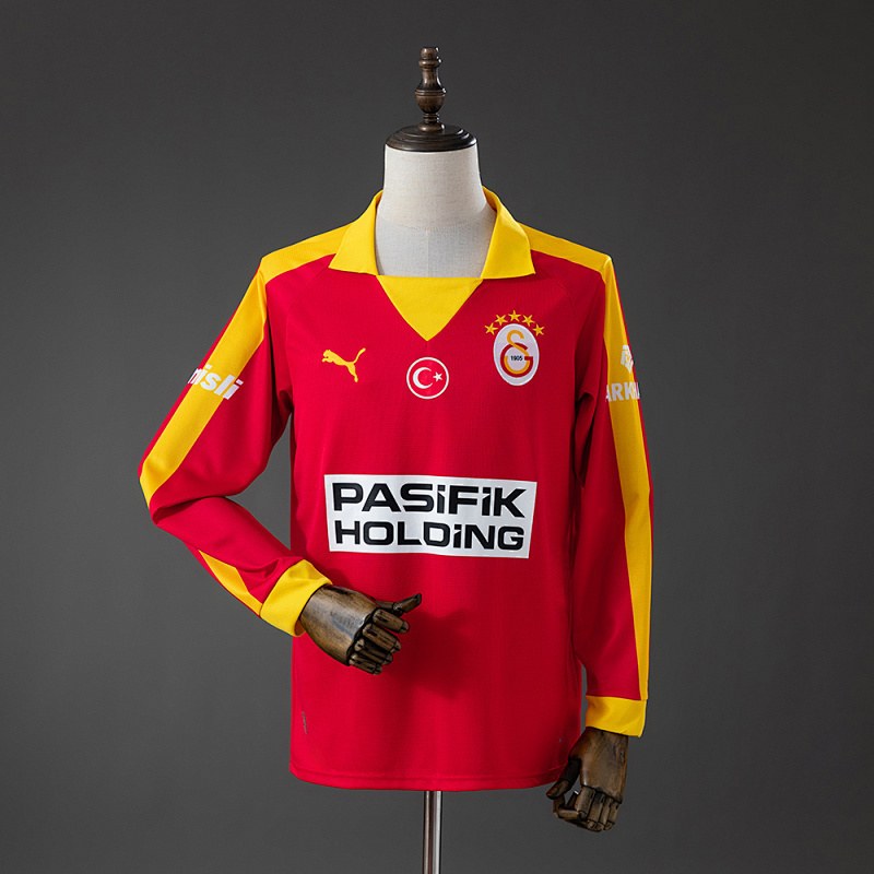 Maillot de football Galatasaray 25/26 édition - rouge — Rétro · Manches longues · tailles S–4XL