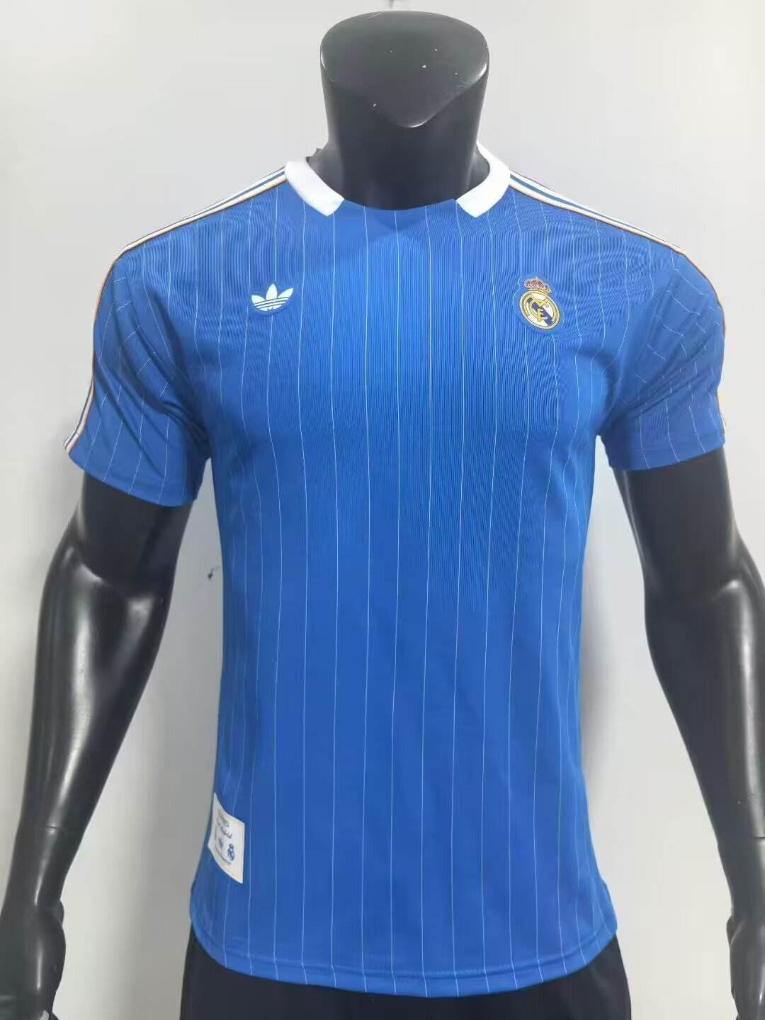 25 26 Real Madrid Blue player version 25 26 皇马 蓝色 仿古版 球员