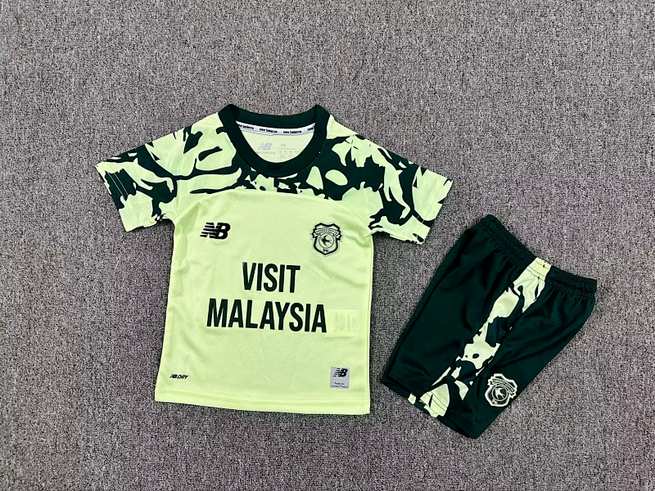 Ensemble de football enfant Cardiff City — 2025/26 · Extérieur · tailles 16–28