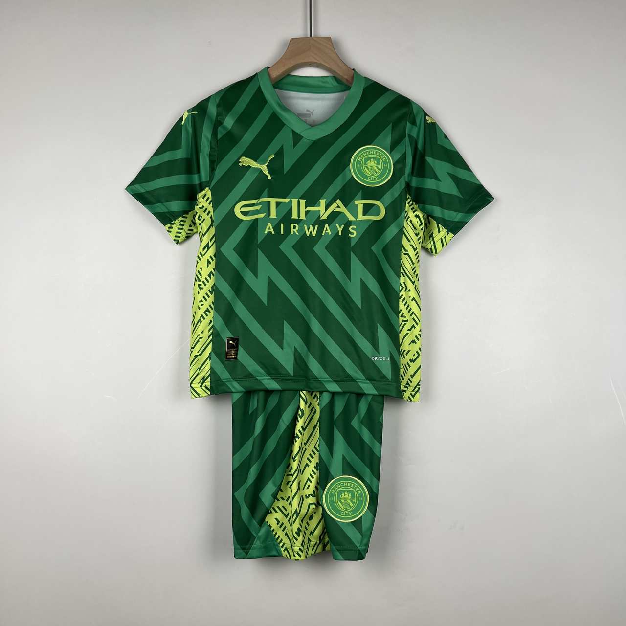 23-24 MCI Green Goalkeeper kid kit