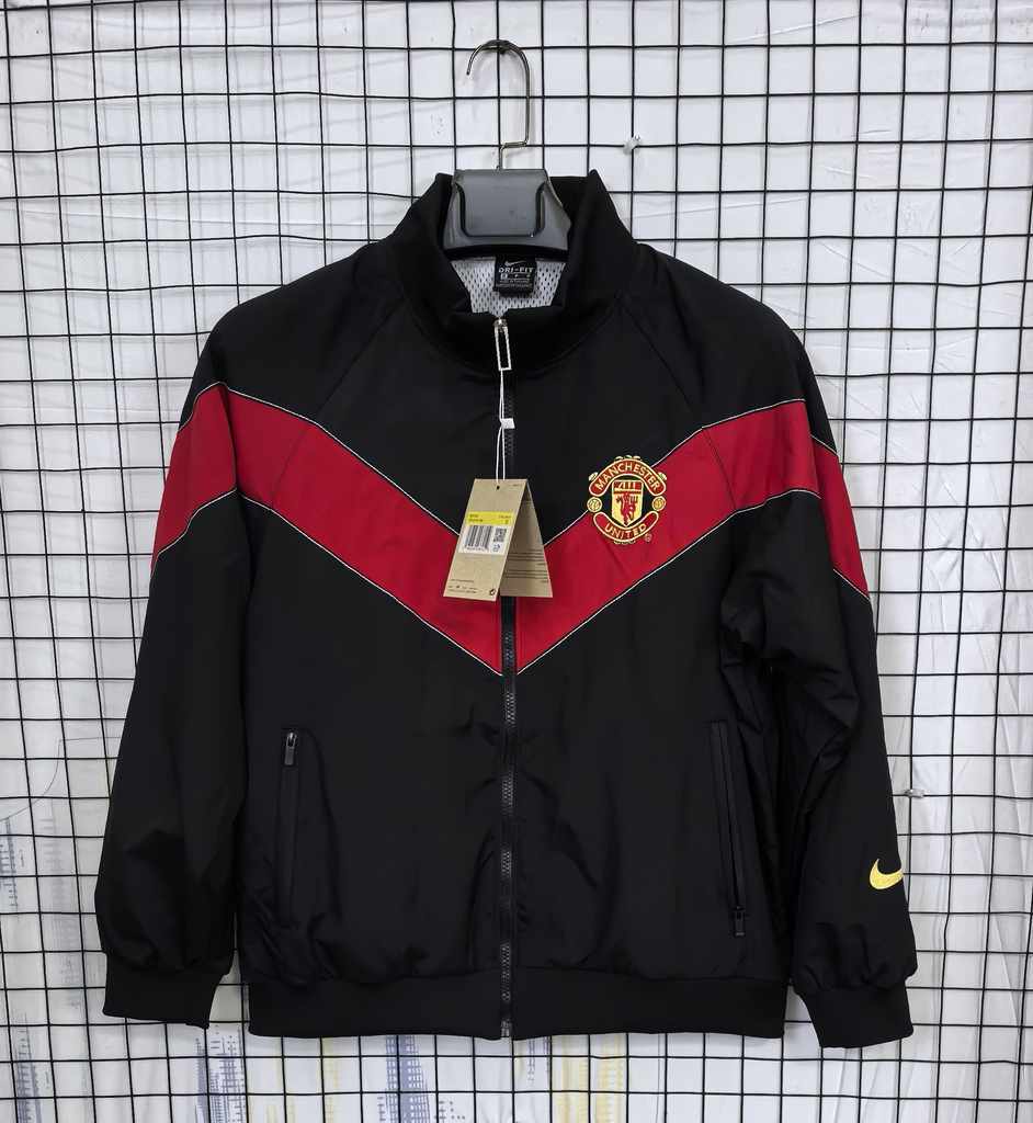 Coupe-vent 06/07 Manchester United noir — Rétro