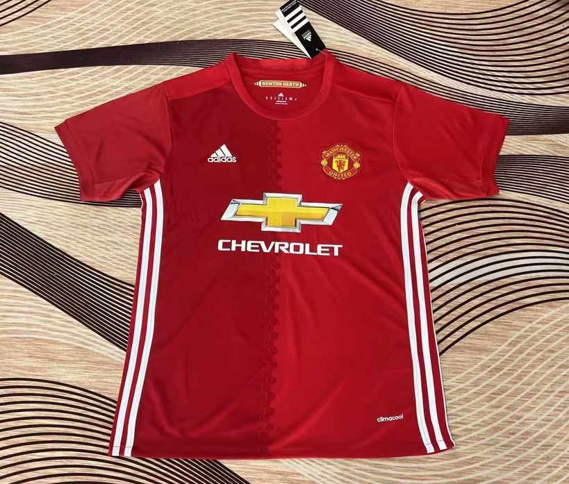Maillot de football 16-17 MNU rouge — Domicile · Rétro