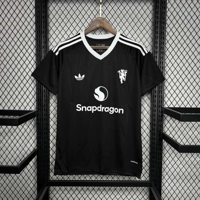 24-25 MNU black goalkeeper jersey
