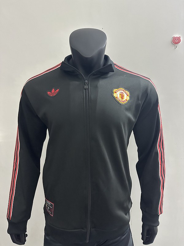 25-26 MNU black retro model jacket