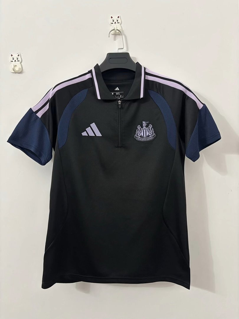 Polo Newcastle United noir — 2026/27 · tailles S–3XL