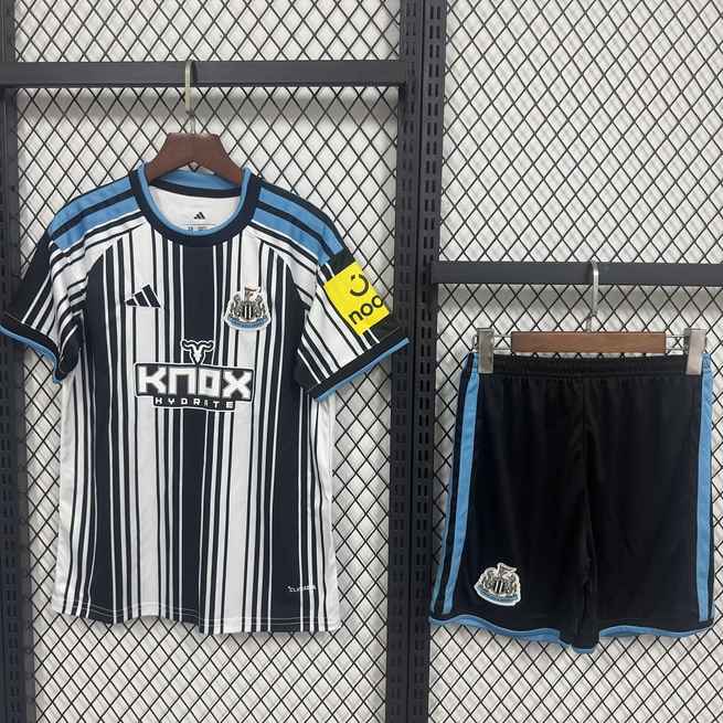 Ensemble de football enfant Newcastle United — 2026/27 · Domicile · tailles 16–28