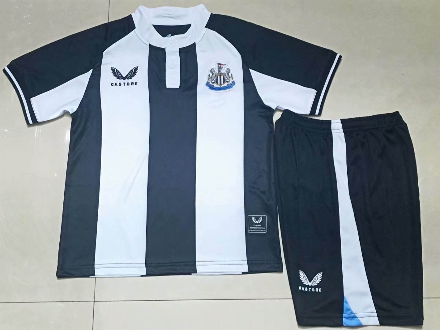 21-22 Newcastle home kids kit