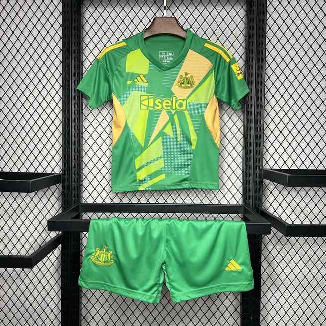 24-25 Newcastle green goalkeeper kid kit