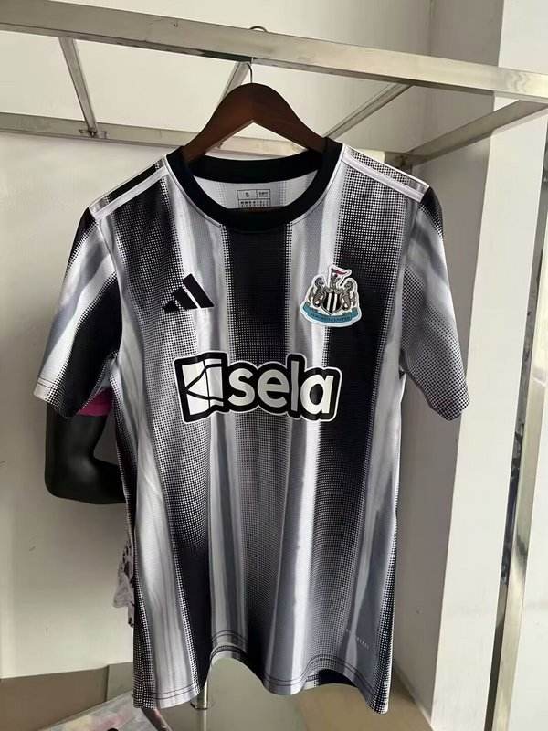 25-26 Newcastle home jersey