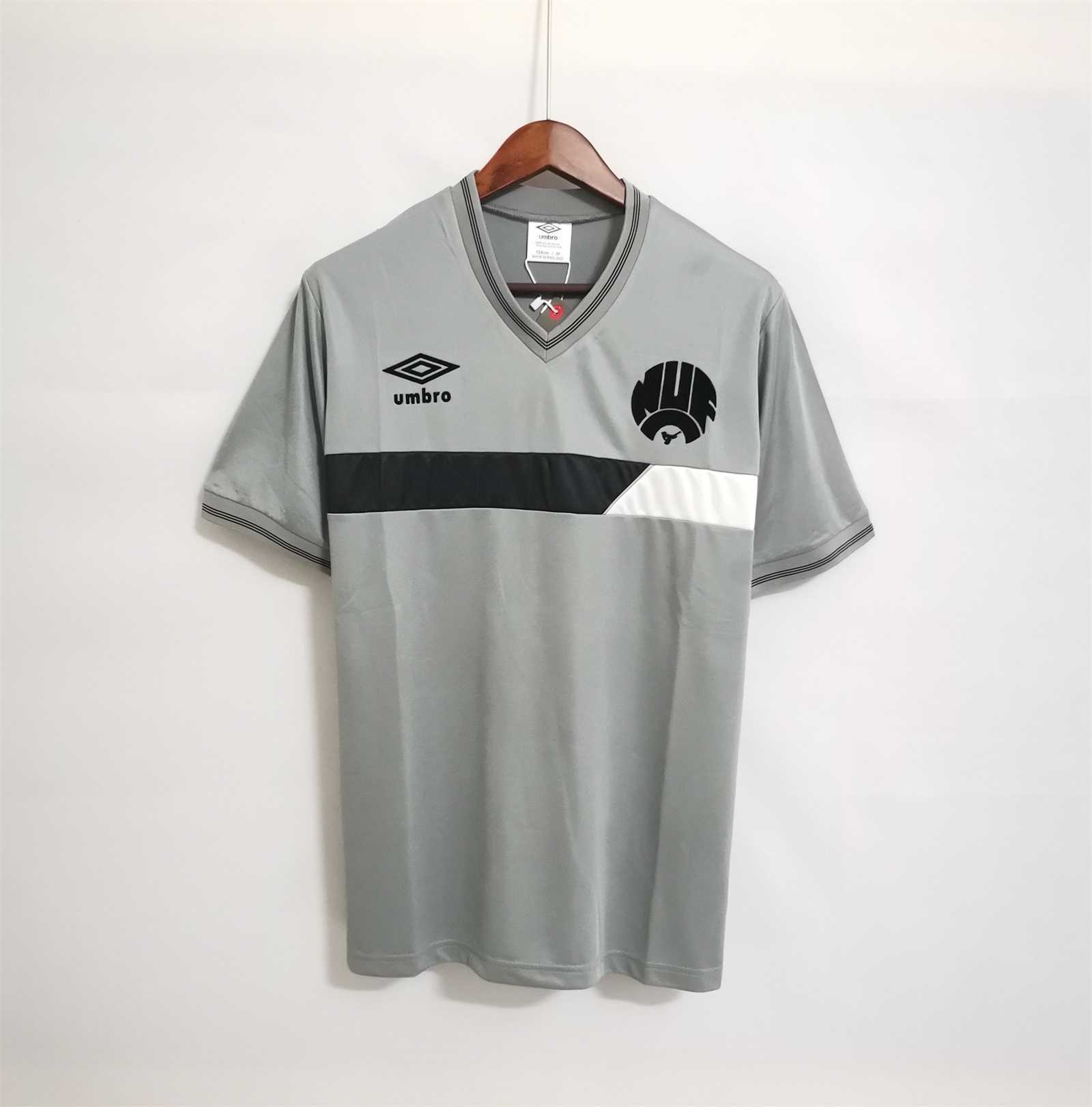 86-87 Newcastle gris extérieur
