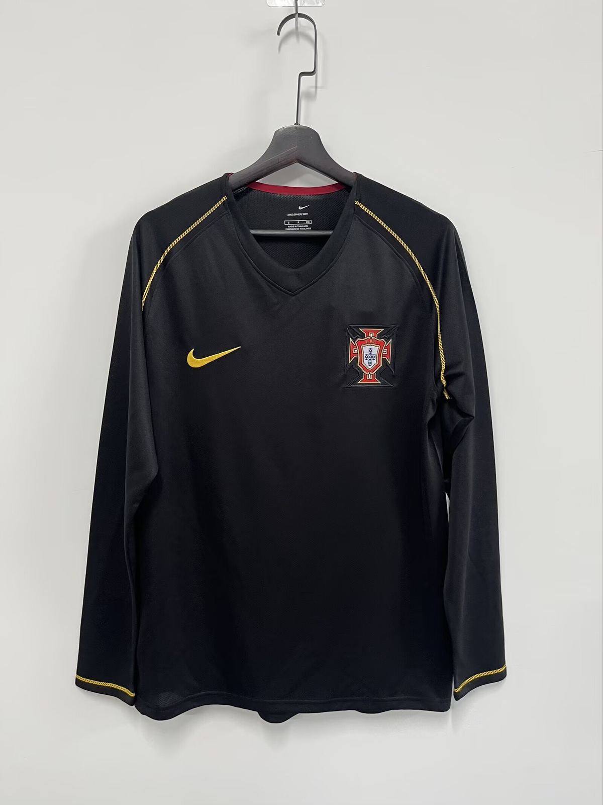 2006 Portugal Away Black Long-Sleeved Retro Jersey S-2XL 2006 葡萄牙 客场 黑色 长袖 复古 S-
