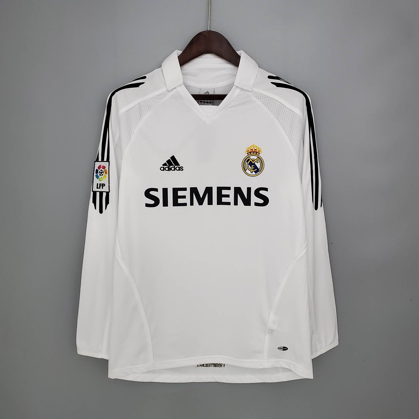 2006 Real Madrid retro white long sleeves (black three sides) 2006款 皇马 复古白色 长袖（黑