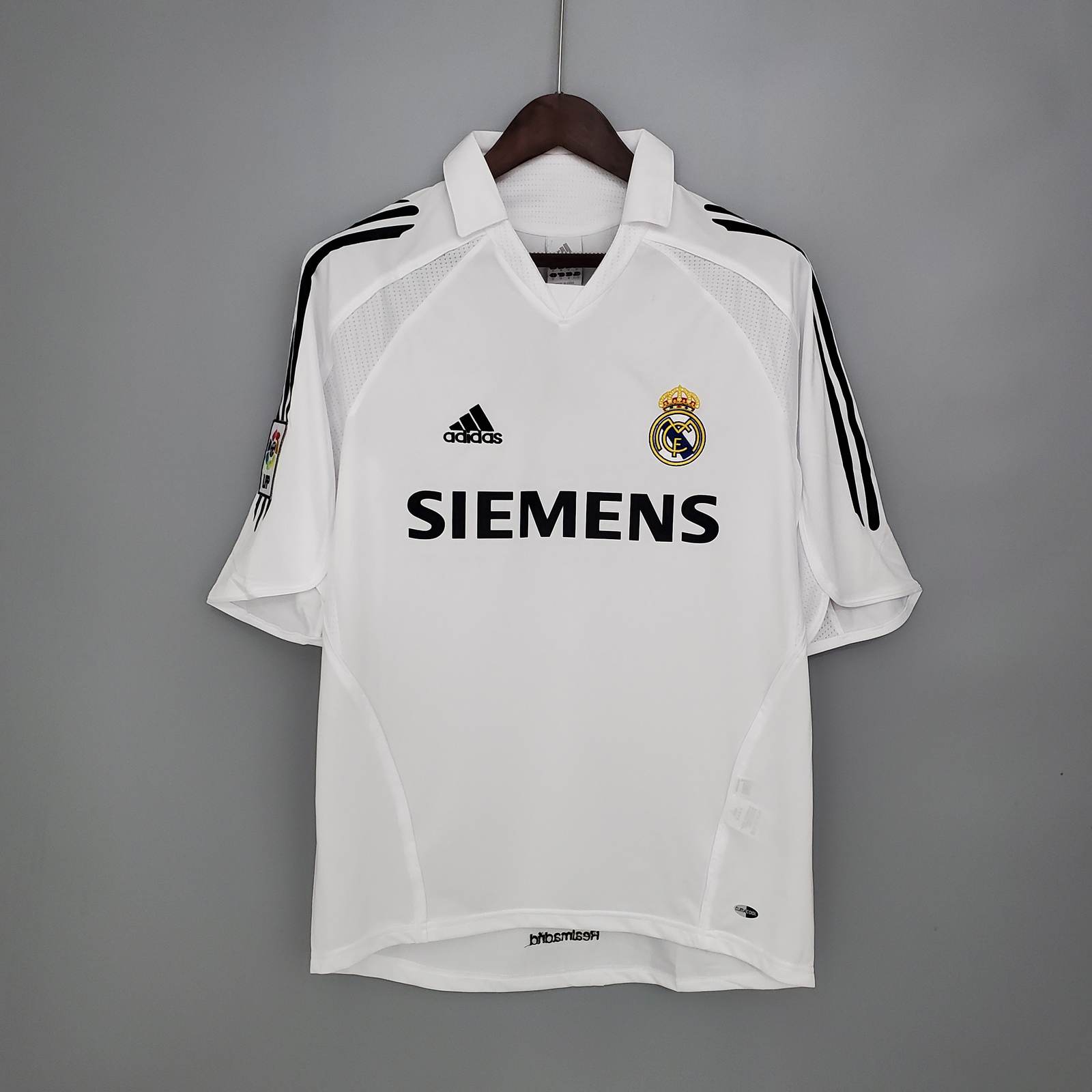 2006 Real Madrid retro white short sleeves (black three sides) 2006款 皇马 复古白色 短袖（