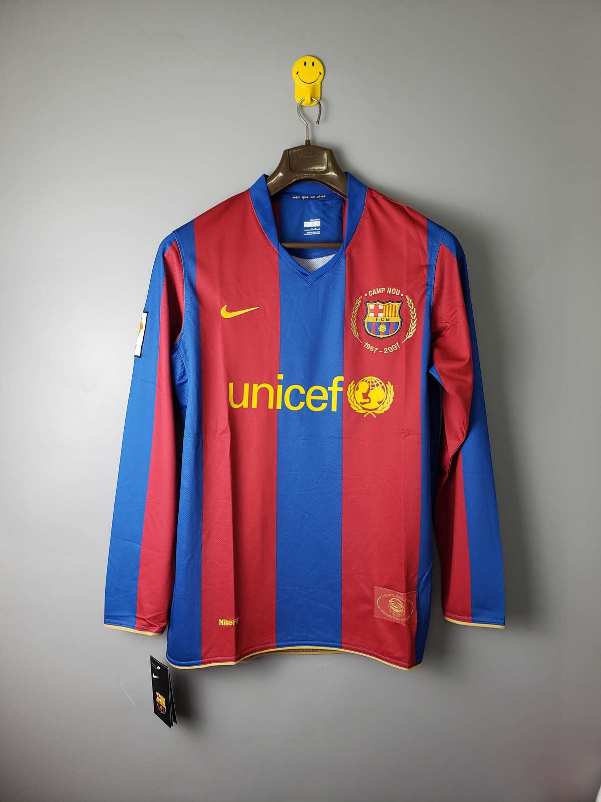 2007 Barcelona red and blue long sleeves 巴萨2007红蓝复古长袖